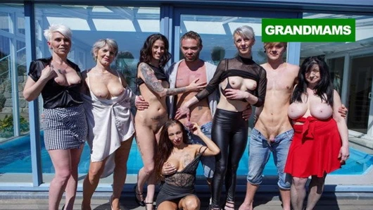 Sürtük nineler bulundu oyuncak çocuklar için oynamak