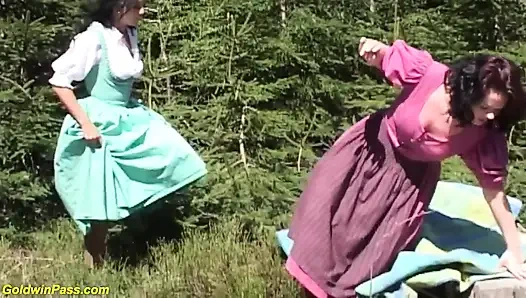 Aşırı ateşli Alman açık havada karda sikiş partisi