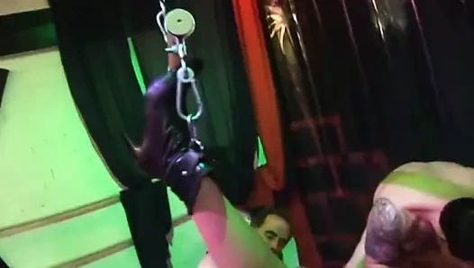 Olgun hatun vahşi grup pound'unda genişliyor