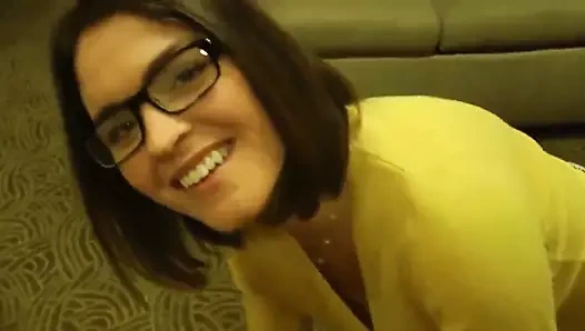 Yaramaz milf gets Creampie itibaren ona oda arkadaşı