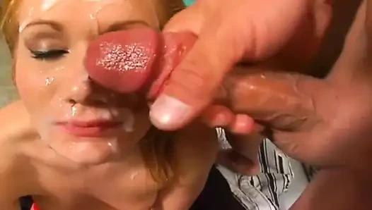 Edepsiz sarışın bir kız için oral seks ve oral seks