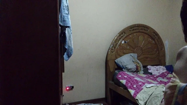 Cuando me descubre y no se desnuda lastimosamente