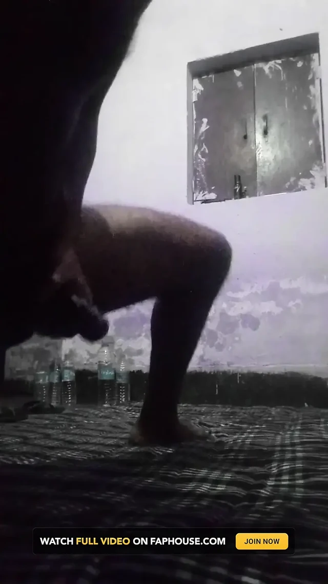 Eşsiz tarz mastürbasyon yapıyor ve yarağımı yağlıyor ve seks için hazırlanıyor