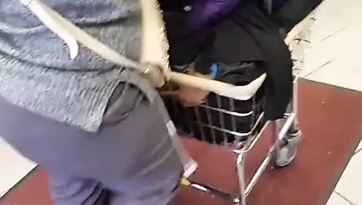 Çamaşırhanedeki yağlı