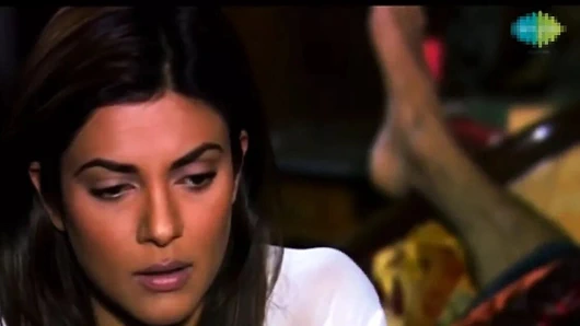 Sushmita:- ben ve yengem duşta eğleniyor