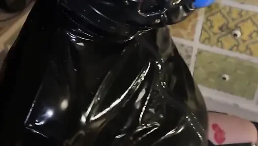 Lateks Elbise Ve Balaklava, Ballgag Ve Vibratörlü