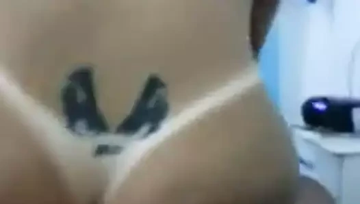 Loira tatuada gostosa