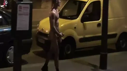 Paris'te Str8 çıplak