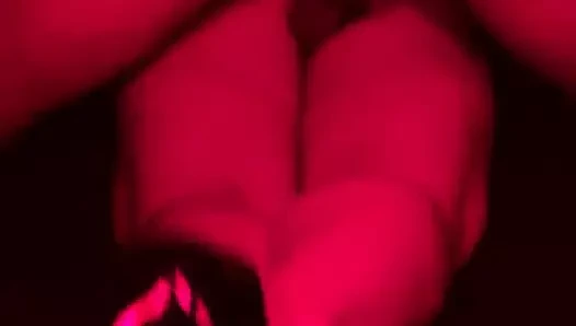 Parlak siyah topuklu ayakkabılar