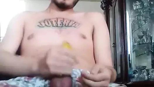 Eşcinsel fahişe muzla oynuyor