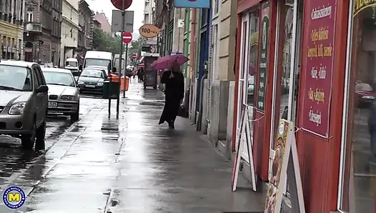 Üvey anne ve üvey kız birbirlerinin amını ve götünü yalıyor