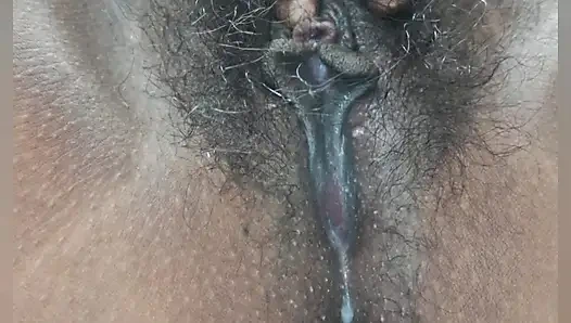 Hintli teyze neredeyse mastürbasyon yapıyor ve sikişiyor