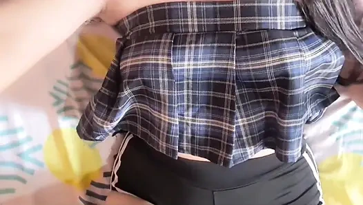 Kolombiyalı kadın vajinasına dokunuyor