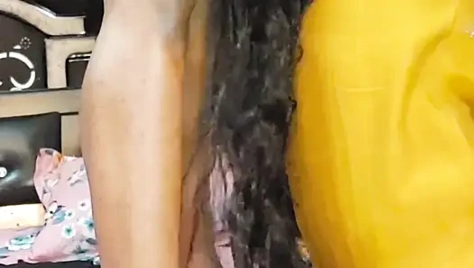 Kadın Kılıklı Köle Evde Sahibesine Hizmet Ediyor