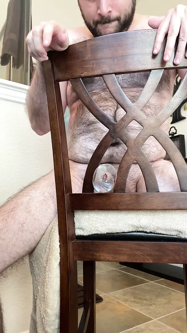 Bir sandalye aracılığıyla lanet oyuncak