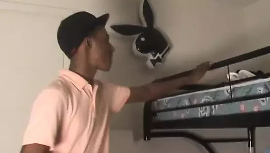 Adam emdi ve kahrolası sahip olduktan sonra bir yük üzerinde bir yük büstleri