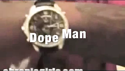 Sikikleri ona kız arkadaş