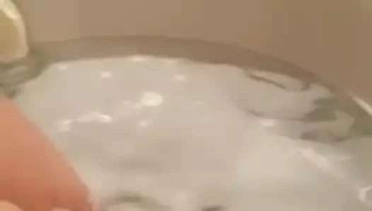 karısı yıkar onu KEDİ