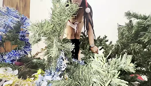 Sapık üvey baba Noel'i büyük götü ve büyük memeli üvey kızıyla kutluyor.