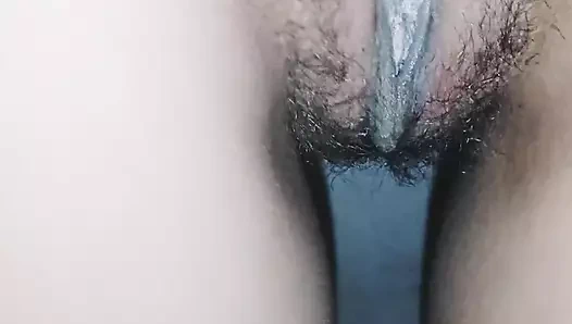 Azgın latika çıplak gösteri ve edepsizce konuşuyor