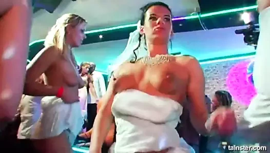 Hottie babes kahrolası içinde the kulüp