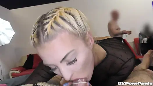 Roxy Lace ve yeni kız evie ile grup seks eğlencesi