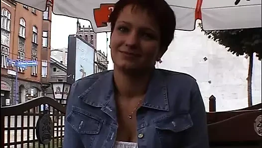 Versaute Wette, geht sie mit ? Und laesst sich filmen ?