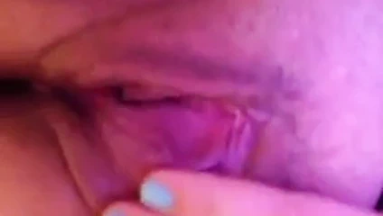 benim ıslak amcık gösteriliyor