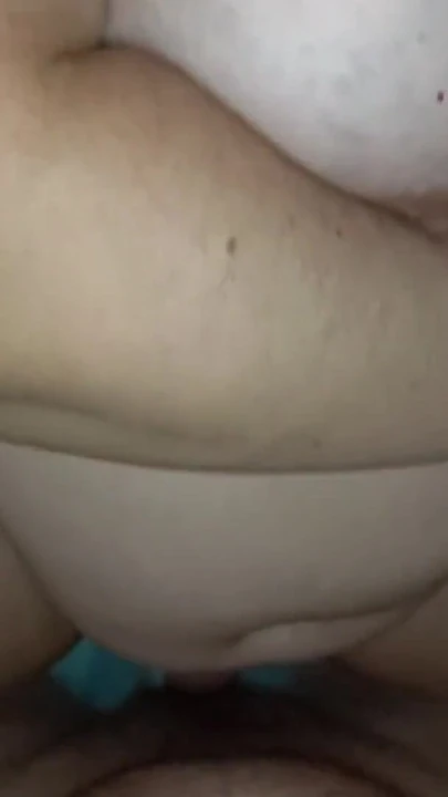 En iyi arkadaşımın gür annesi oğlu evde yokken yarağıma biniyor. | Klip 1