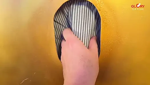 Azgın Italo penisi gloryhole'de - dil tekniğiyle orgazm olmak için yapılmış!