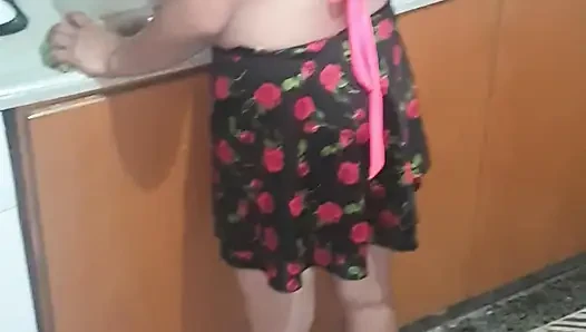 Kız arkadaşımı mutfağı temizlerken cinsel olarak uyandırma girişimlerim.