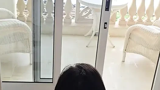 Orta yaşlı seksi kadın yakın sikiştikten sonra ve üzerine boşalıyor