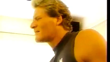 Sıcak siyah fahişe sikikleri ona beyaz trainer