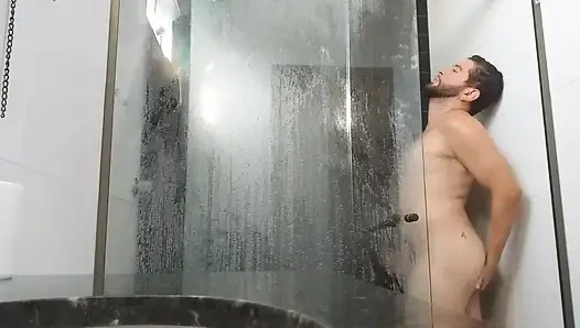 Duşta ne yaptığımı gör, diğer adamlar tarafından iş başında yakalandım