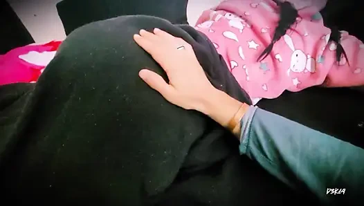 Aman tanrım- üvey babam beni üvey annem için yanlış sikiyor