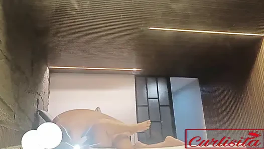 Sıkı ve büyük götlü curlisita dölleniyor