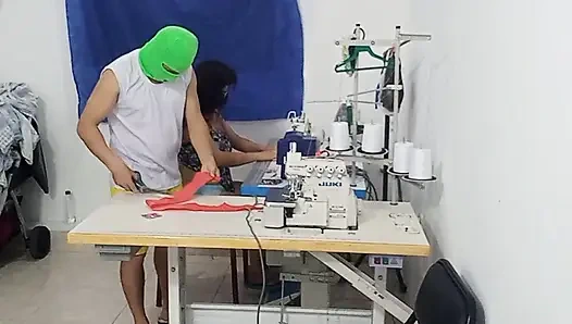 BIR DIKIŞÇI IŞ ARKADAŞıYLA ŞEHVETLI BIR MACERA YAŞıYOR