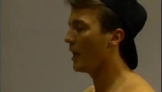 Üçlü amcık yalama büyük penis emiyor, amcık sikişi