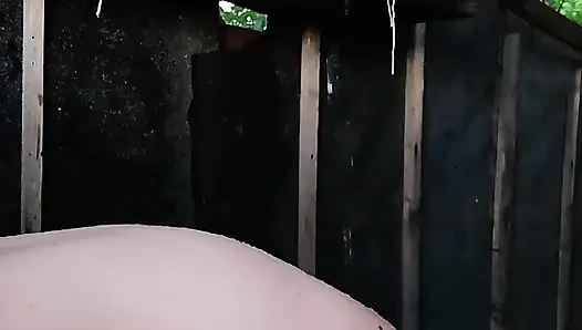 Seksi tanya açık köyde yaz duşunda çamaşır yıkıyorum