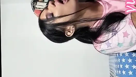 Azgın üvey anne üvey oğlunu baştan çıkarıyor ve tüm dölünü yutuyor