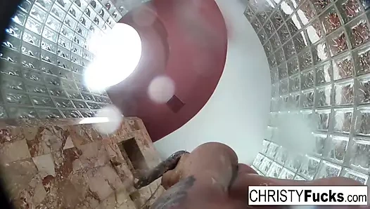 Bts'i christy ve yıldız çiçeği ile duşta eğlendirin