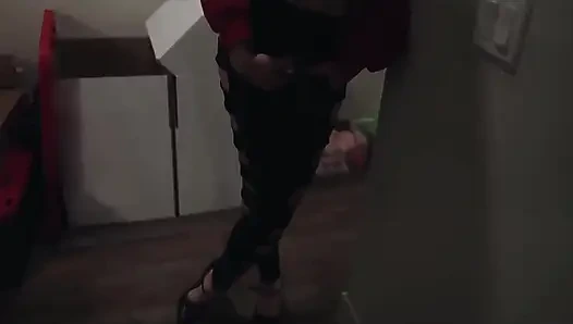 Yüzü en iyi arkadaşımın karısını sikti ve onu boşadı: exhubby bizi sikişirken ve degra'da izlerken aşağılanmış gavatlara dönüştü