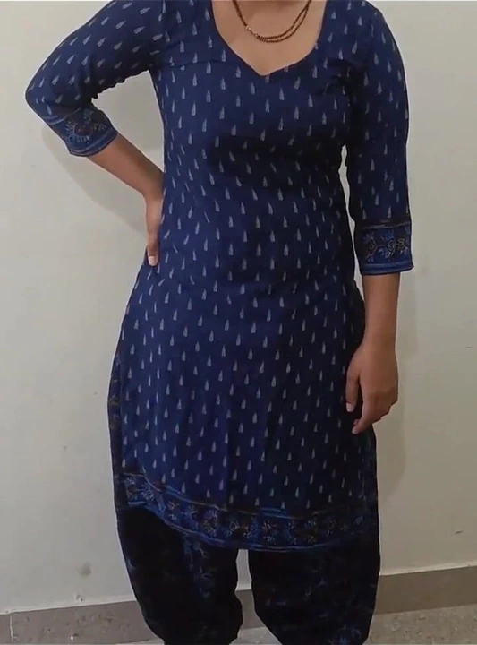 Sevimli Hintli desi köylü üvey kız kardeş ilk kez kötü odada üvey erkek kardeşiyle sert acı verici sikişiyor net Hintçe ses