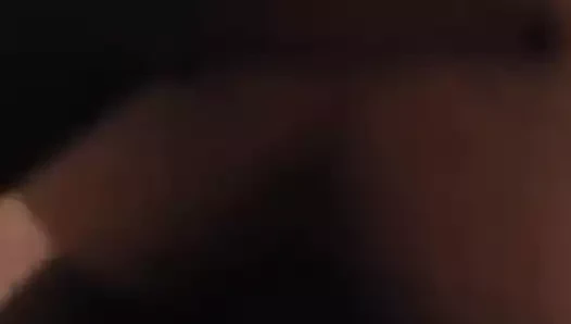 Onun büyük horozunun beni dövmesine bayılıyorum