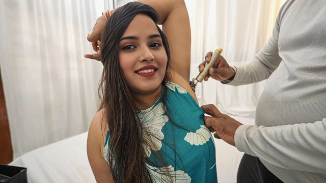 Üvey kız kardeş koltuk altı- 18+ desi üvey kız kardeş üvey erkek kardeş (salon adamı) tarafından koltuk altı kılları kesildiğinde sert sikiliyor.