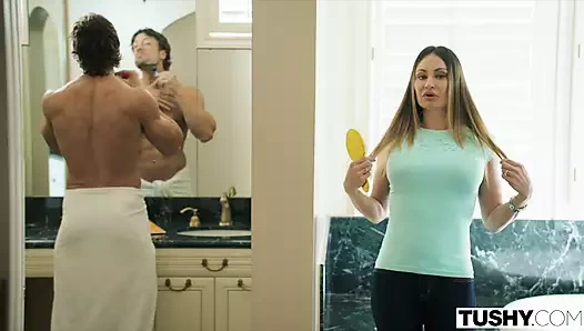 Vixenplus karın yokken anal seks yapıyor