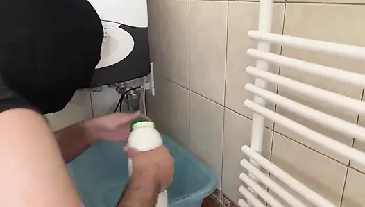 Sahibesi tarafından aşağılanıyor
