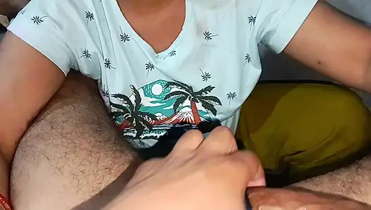 Ağzına boşalma Hintli yenge büyük siyah yarağı emiyor yüzünü sikiyor oral seks sakso videosu