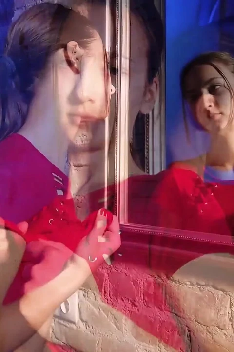 Külotsuz çok güzel genç Anna - video