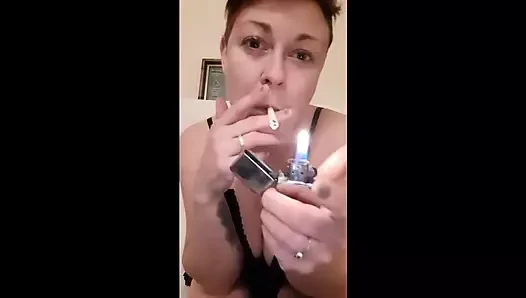 Mastürbasyon yaparken sigara içiyorum